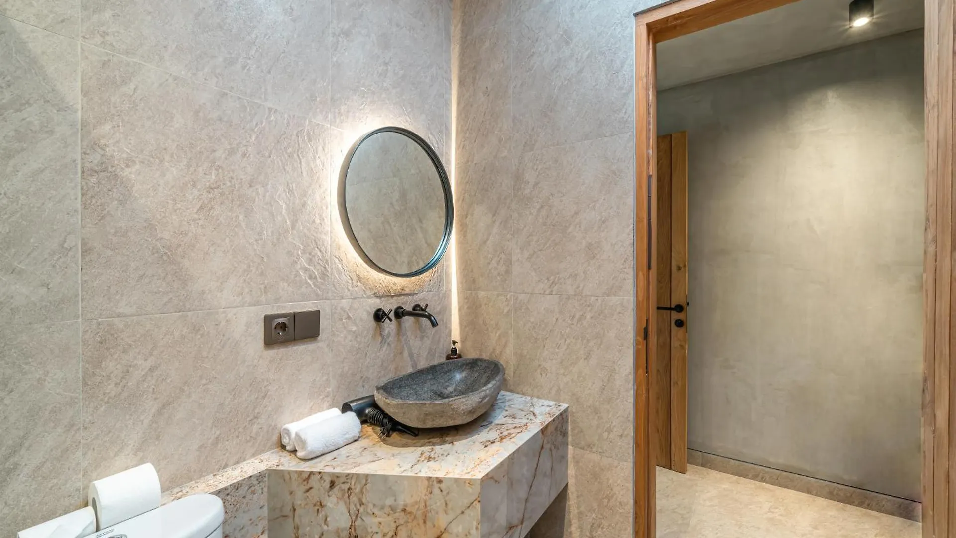 Zenloft - Impressive 4Br Villa Close To The Beach Canggu