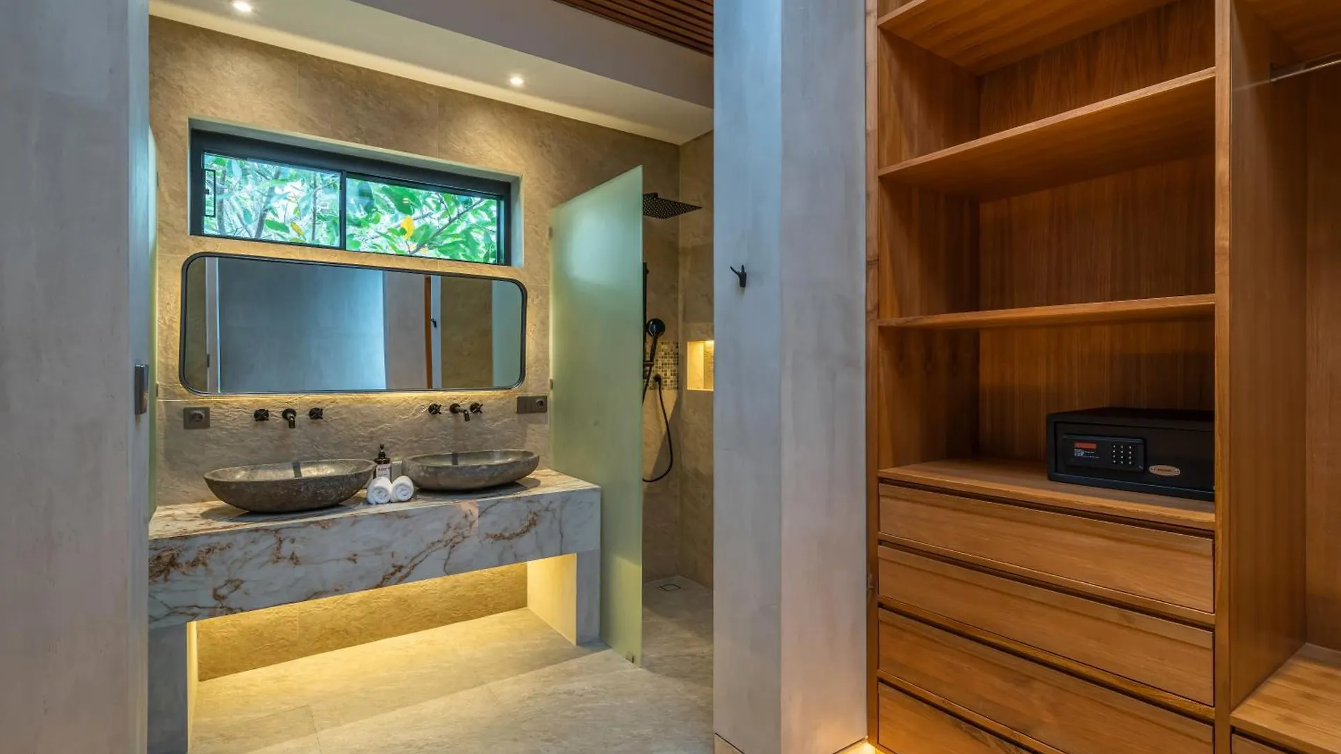 Zenloft - Impressive 4Br Villa Close To The Beach Canggu  Indonesia